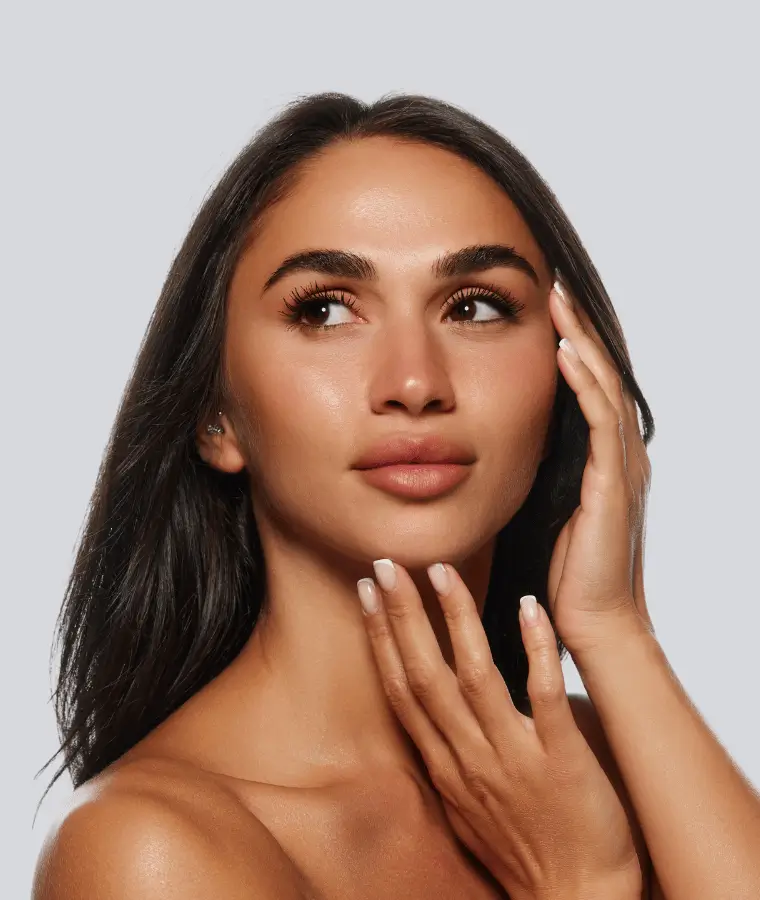 Facial lipomodeling woman replumped skin - Dr Stéphane Raoult plastic surgeon